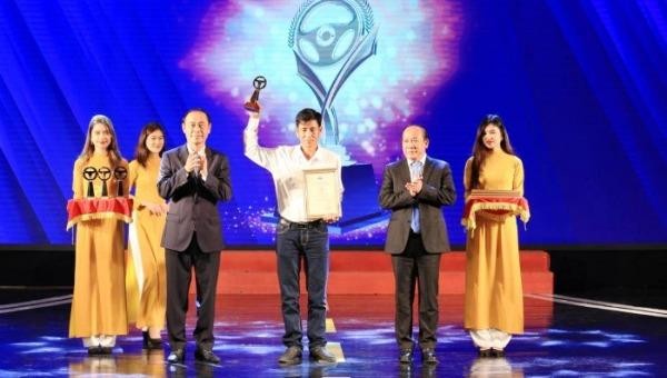 17 tập thể và 50 cá nhân nhận giải “Vô lăng vàng” năm 2020.