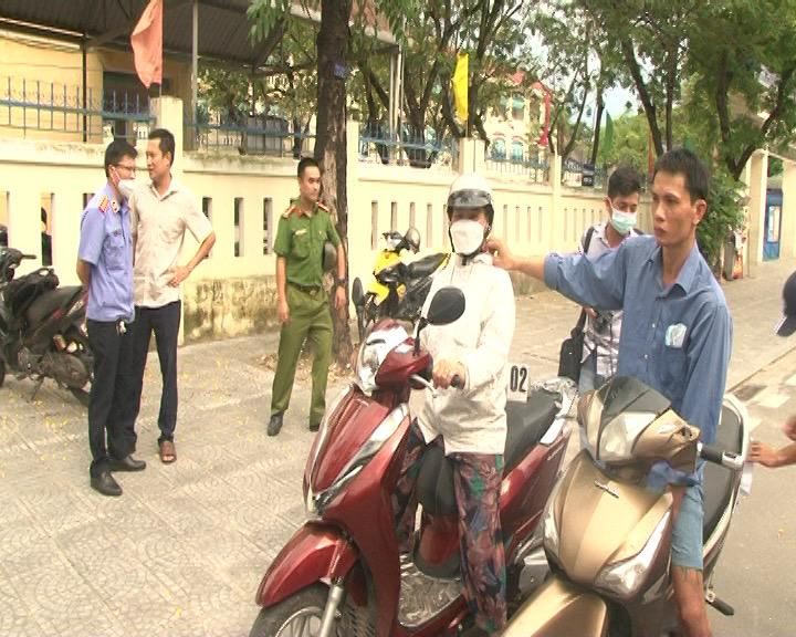 Công an dựng lại cảnh Trần Minh Thế thực hiện hành vi phạm tội.