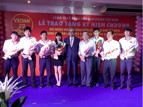 Năm 2016 khi Cty vừa đạt độ tuổi 25, đã có 90 nhân viên có thời gian làm việc 20 năm và 589 nhân viên làm việc hơn 20 năm.