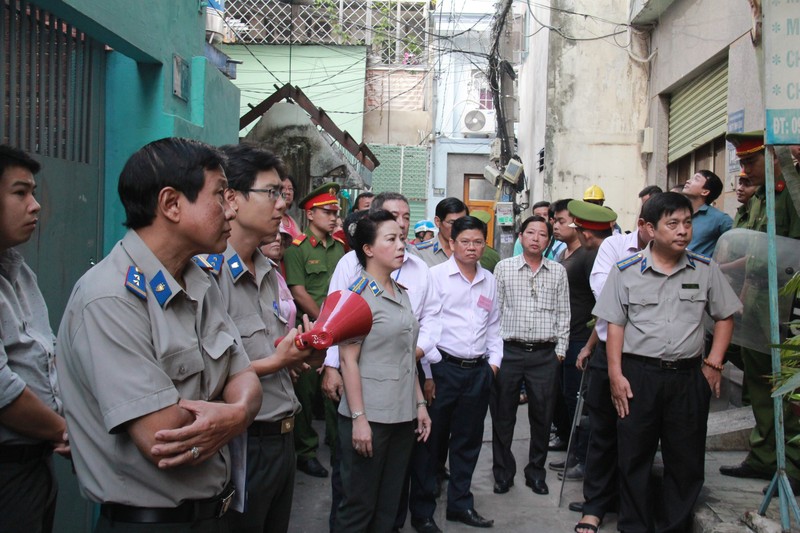 THADS và các lực lượng chức năng tại cuộc cưỡng chế.