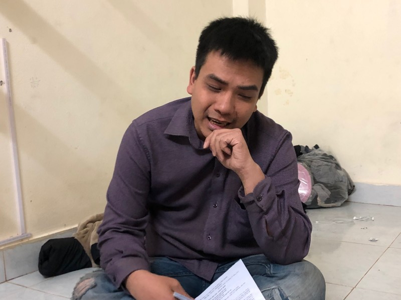 Không khai sinh, không có bất cứ giấy tờ tuỳ thân nào, anh Dũng thấy mình như người ngoài lề xã hội