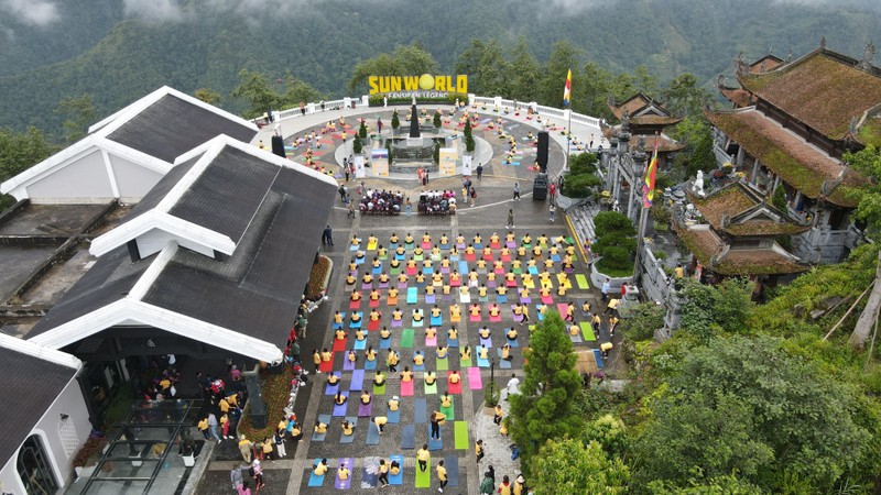 Ấn tượng màn đồng diễn Yoga trên đỉnh Fansipan ảnh 3