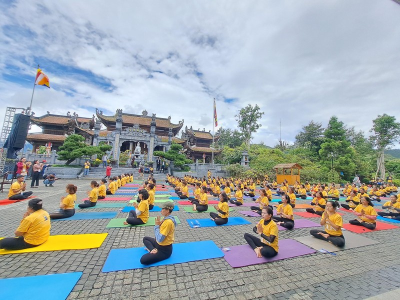 Ấn tượng màn đồng diễn Yoga trên đỉnh Fansipan ảnh 8