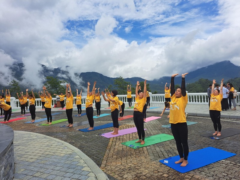 Ấn tượng màn đồng diễn Yoga trên đỉnh Fansipan ảnh 9