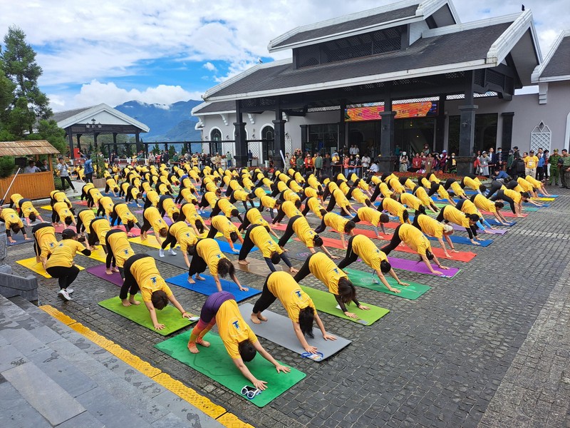 Ấn tượng màn đồng diễn Yoga trên đỉnh Fansipan ảnh 7