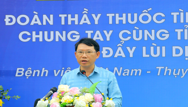Chủ tịch UBND tỉnh Bắc Giang Lê Ánh Dương phát biểu cảm ơn sự hỗ trợ của tỉnh Quảng Ninh và các y bác sĩ Bệnh viện Việt Nam - Thuỵ Điển Uông Bí.