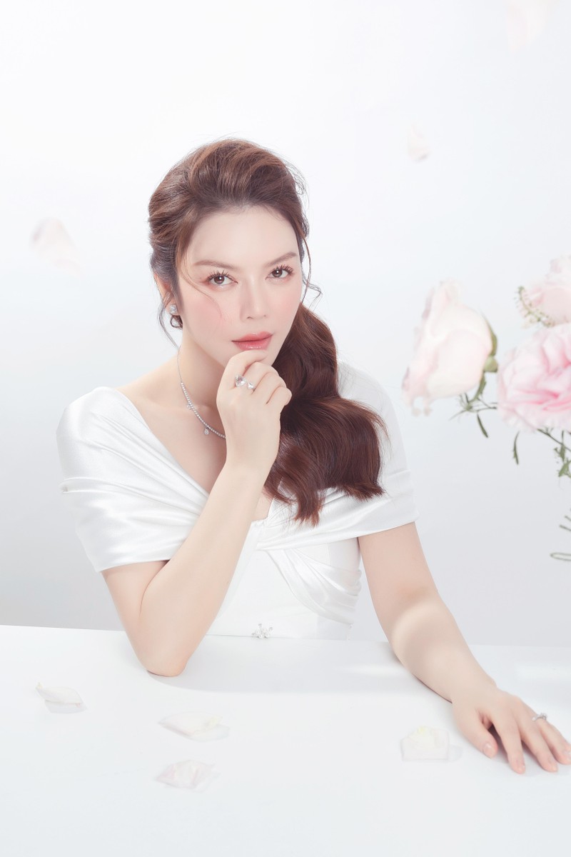 Lý Nhã Kỳ: Tôi từng bị gièm pha khi bỏ 10.000 USD một tháng thuê make-up riêng ảnh 1