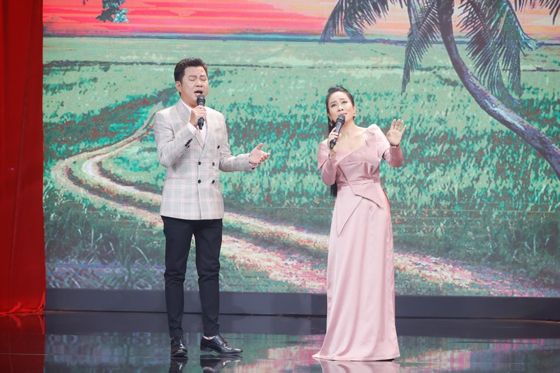 NSƯT Vân Khánh: Tuổi thơ cơ cực, đi hát từ năm 13 tuổi để giúp gia đình ảnh 2