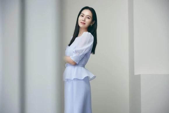 Loạt ảnh đẹp “mê hồn” của cô dâu tương lai Son Ye Jin ảnh 1