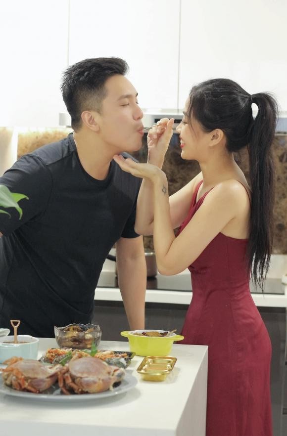 Liêu Hà Trinh tiết lộ điều khó khăn nhất khi yêu xa nó ảnh 2