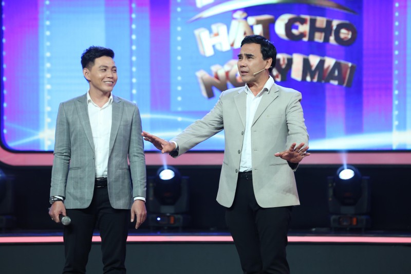 Quyền Linh từng “khóc nghẹn trong chăn” khi hai con gái làm điều này với mình ảnh 1