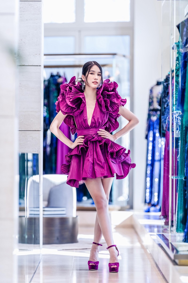 Á hậu Phương Anh thả dáng “sang - xịn - mịn” giữa trời Tây ảnh 1