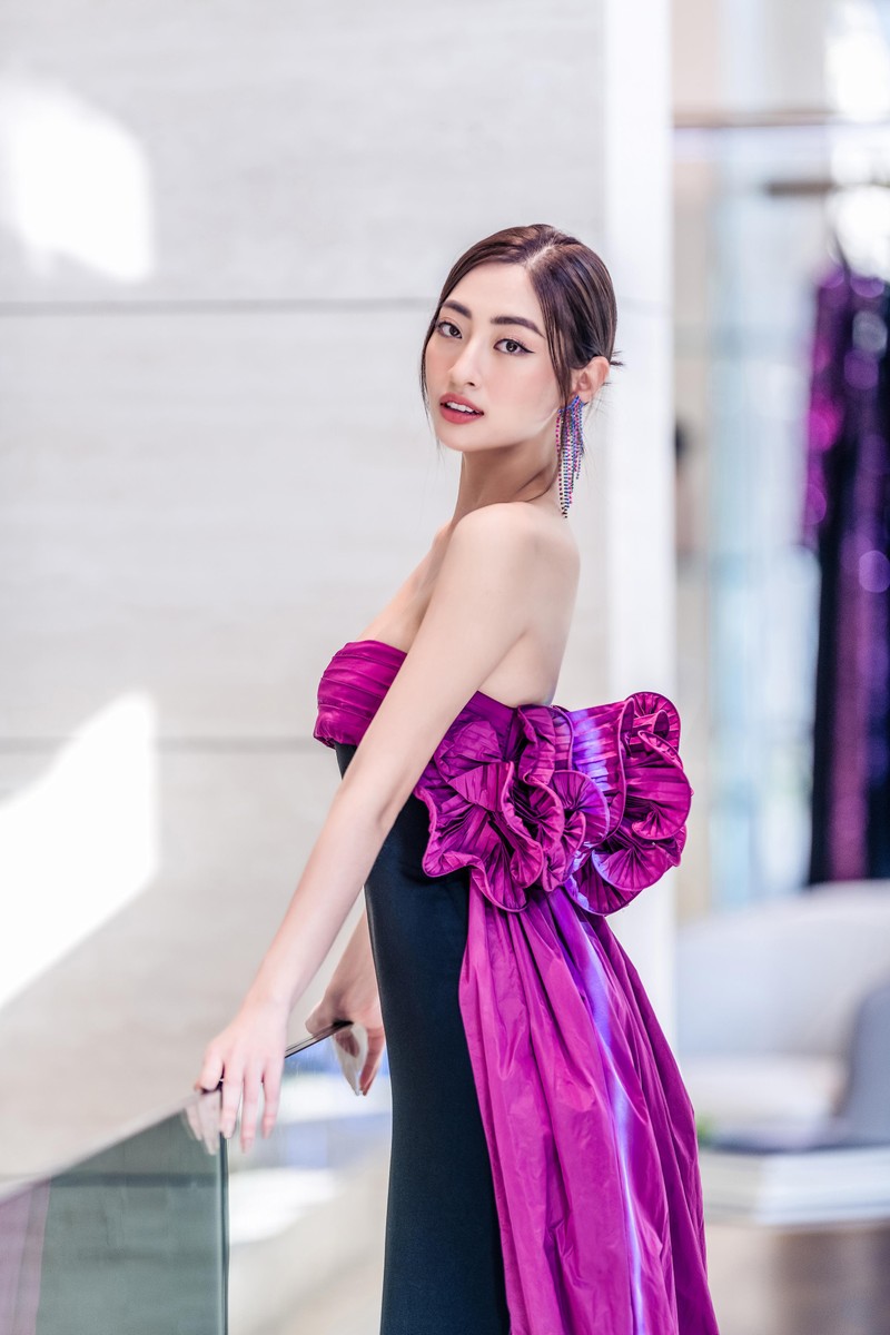 Hoa hậu Lương Thùy Linh, Á hậu Phương Anh gợi cảm với trang phục xuyên thấu ảnh 3