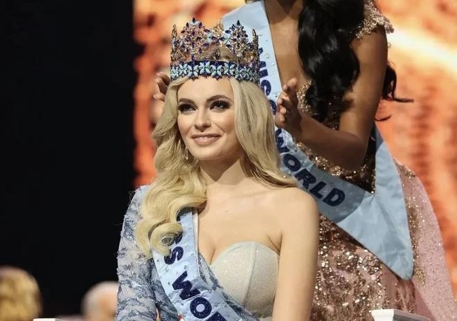Nhan sắc xinh như búp bê của Karolina Bielawska - Tân Hoa hậu Thế giới 2021 ảnh 1