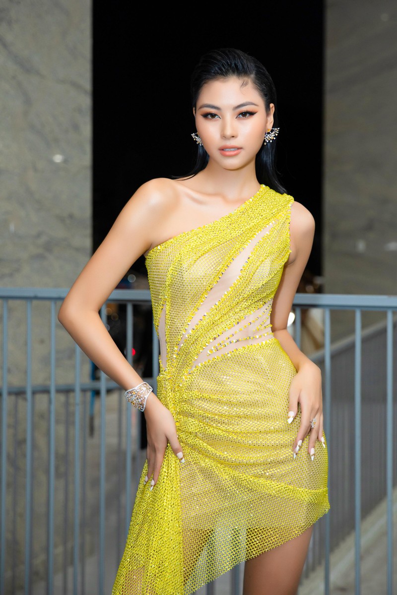 Hoa hậu Đỗ Mỹ Linh hở bạo, “đọ sắc” bên siêu mẫu Hà Anh ảnh 13
