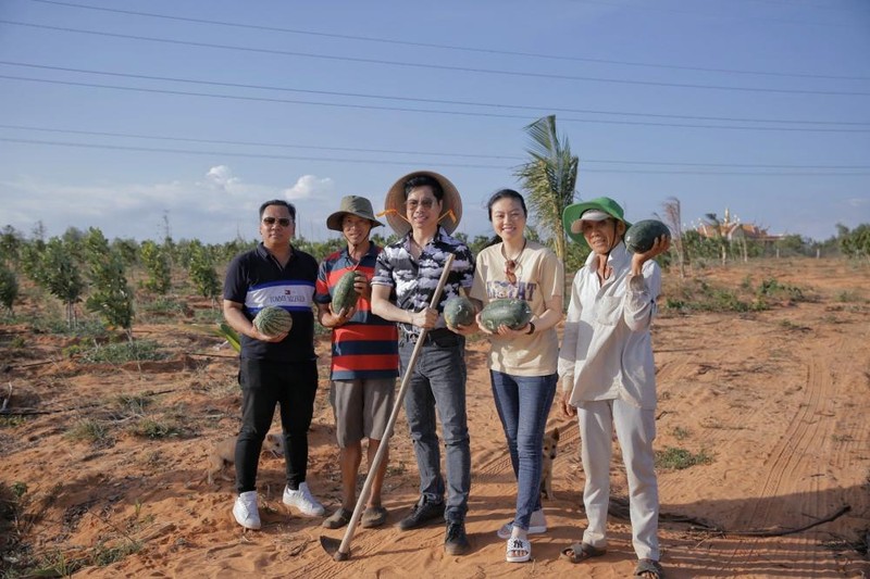 “Nông dân” Ngọc Sơn về quê trồng rau, nuôi cá tại mảnh đất rộng 50 héc ta ảnh 4