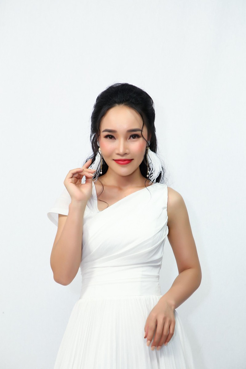 Nữ ca sĩ bỏ dạy học để làm ca sĩ, “thức tỉnh” trước câu nói của danh ca  Phương Dung là ai?