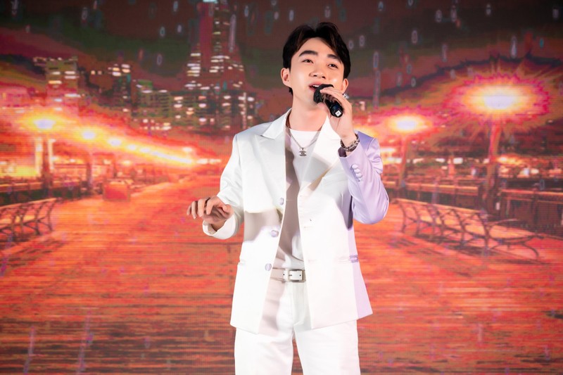 Trung Quang, Xuân Nghi “cháy hết mình” trên sân khấu ảnh 1