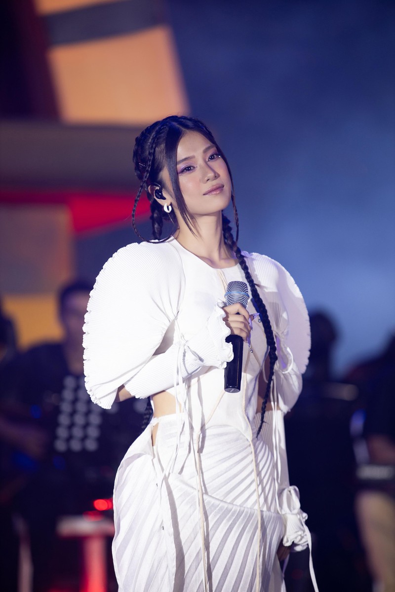 Đạo diễn Lê Việt tiết lộ bí quyết “hút khán giả” ở show phố đi bộ ảnh 2