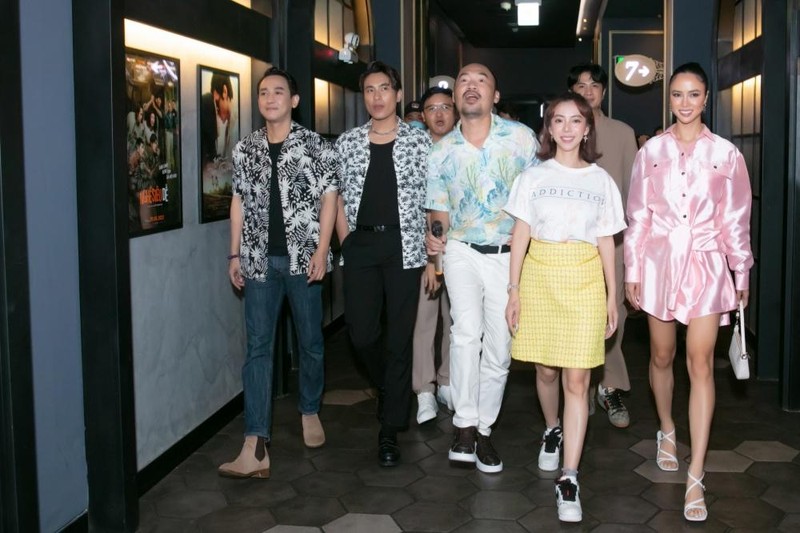 “Nghề siêu dễ” của Thu Trang thu 10 tỷ đồng trong ngày nghỉ lễ đầu tiên ảnh 1