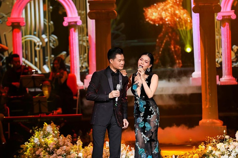 Bằng Kiều, Lệ Quyên, Quang Dũng, Quang Hà thăng hoa trong liveshow ở Hà Nội ảnh 7