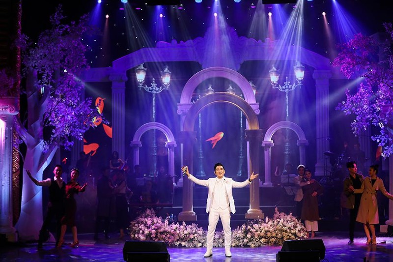 Bằng Kiều, Lệ Quyên, Quang Dũng, Quang Hà thăng hoa trong liveshow ở Hà Nội ảnh 4