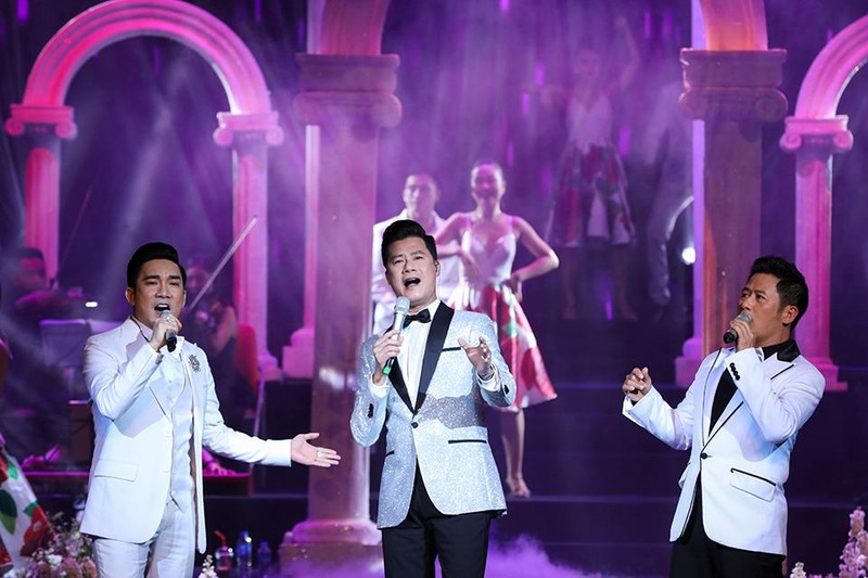 Bằng Kiều, Lệ Quyên, Quang Dũng, Quang Hà thăng hoa trong liveshow ở Hà Nội ảnh 11