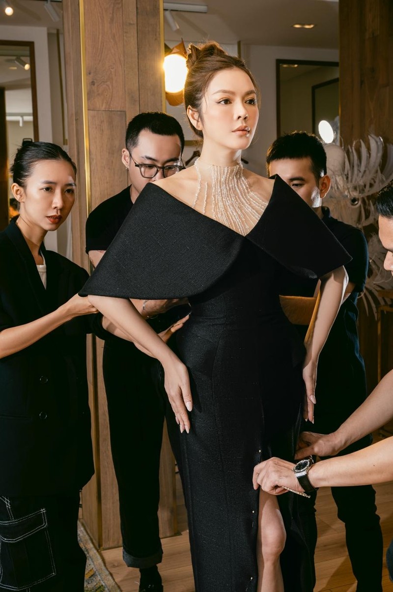 Lý Nhã Kỳ tất bật thử đồ chuẩn bị đến Liên hoan phim Cannes ảnh 5