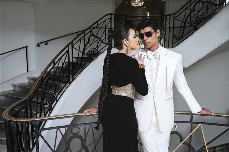 Hậu hủy lịch trình ở Cannes, Lý Nhã Kỳ tình tứ bên nam MC nổi tiếng ảnh 4