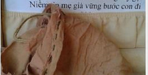 Ống tay áo của mẹ còn lại trong mộ liệt sĩ.