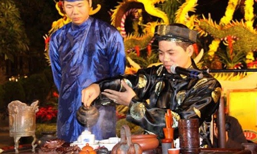 Anh luôn tìm mọi cơ hội để nói chuyện về nghệ thuật trà Việt.