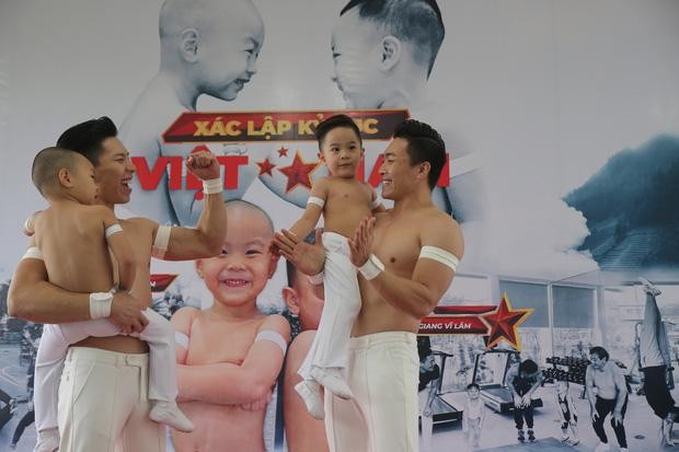 2 con trai nhà Quốc Cơ - Quốc Nghiệp xác lập kỷ lục Guinness Việt Nam khi mới hơn 3 tuổi ảnh 1
