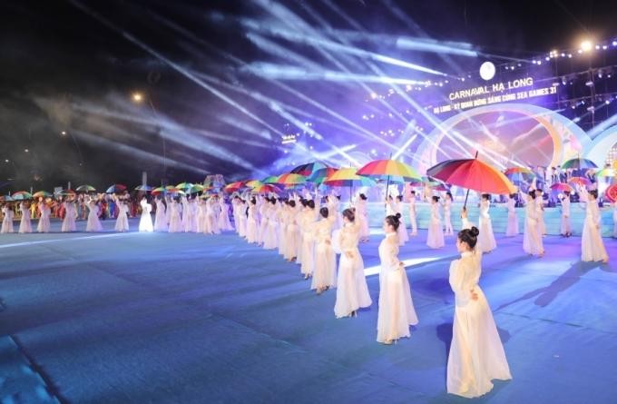 Carnaval Hạ Long thu hút hàng nghìn người dân và du khách ảnh 1