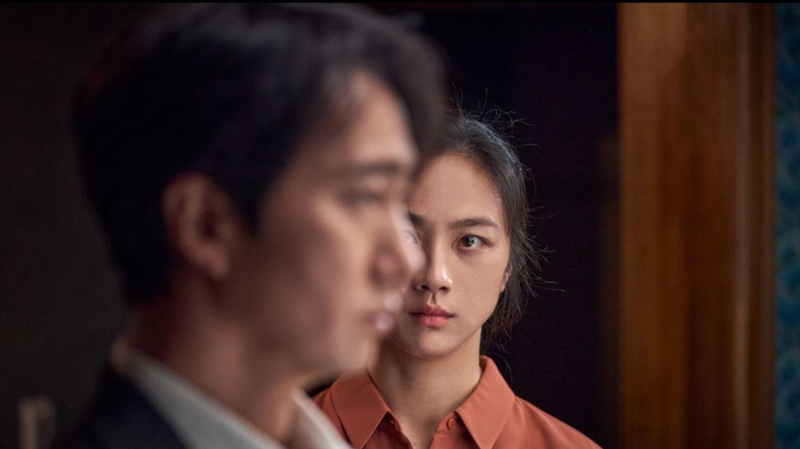 Go Kyung Pyo và Thang Duy trong phim Decision to Leave