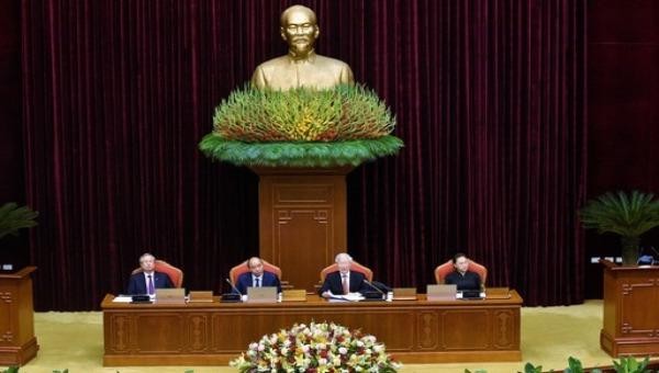 Đồng chí Nguyễn Thị Kim Ngân, Uỷ viên Bộ Chính trị, Chủ tịch Quốc hội thay mặt Bộ Chính trị điều hành chương trình Hội nghị thảo luận về phương hướng bầu đại biểu Quốc hội và đại biểu HĐND.