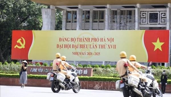 Hà Nội sẽ cấm hoặc hạn chế lưu thông ở một số tuyến đường khi diễn ra Đại hội Đảng bộ TP và Công an Trung ương. Ảnh: TTXVN