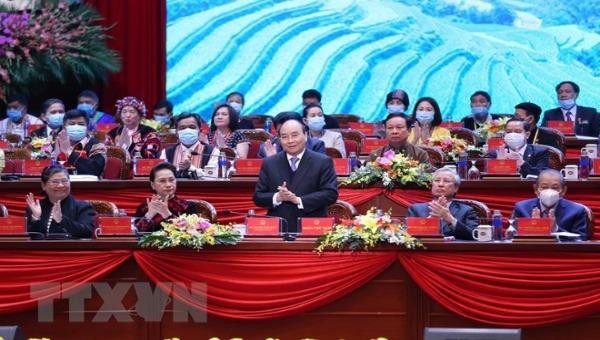 Đoàn Chủ tịch điều hành Đại hội đại biểu toàn quốc các dân tộc thiểu số Việt Nam lần thứ II. (Ảnh: Dương Giang/TTXVN)