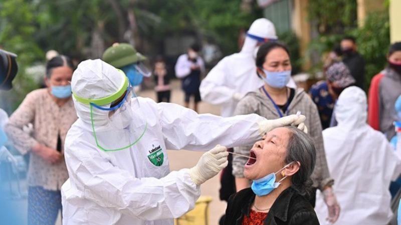 Lấy mẫu xét nghiệm COVID-19. Ảnh minh họa: ncov.moh.gov.vn