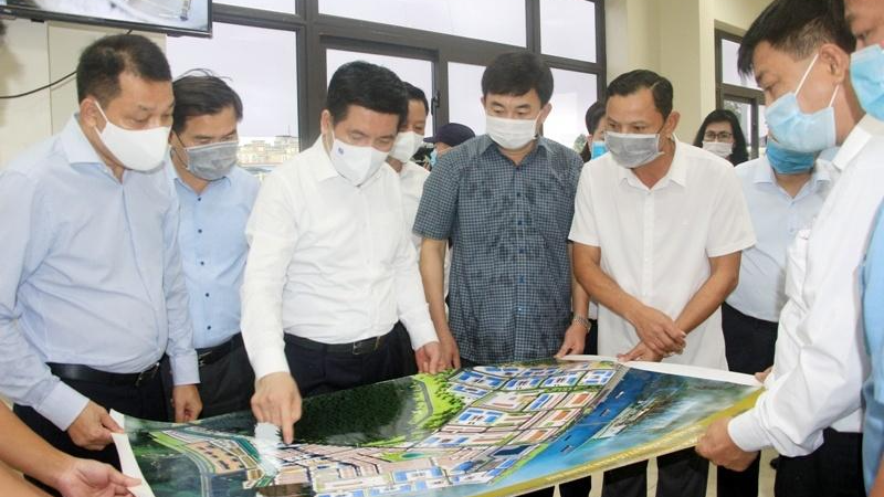 Đoàn công tác của Ban Đối ngoại Trung ương và Bộ Công Thương đi khảo sát hoạt động XNK tại Khu kinh tế cửa khẩu Móng Cái ngày 25/6.