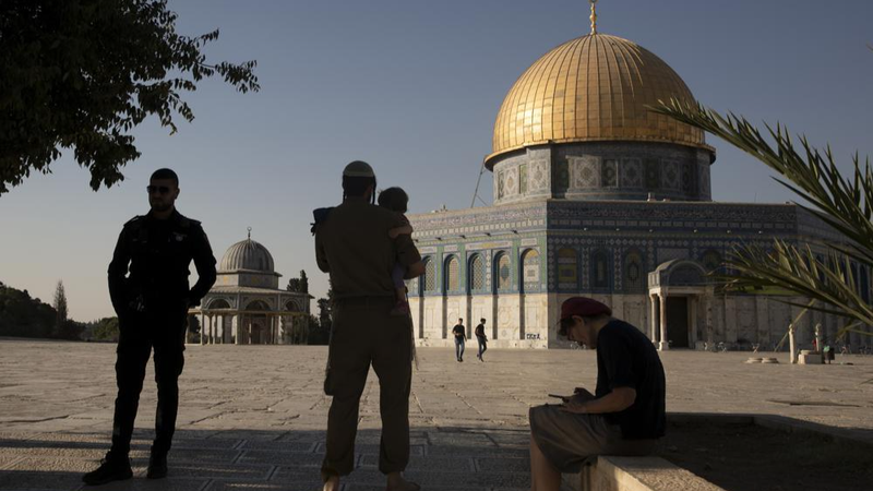 Khuôn viên Nhà thờ Hồi giáo Al-Aqsa ở Thành phố Cổ Jerusalem. Ảnh: AP