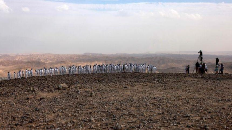 Buổi chụp ảnh của 200 người mẫu khỏa thân bên bờ Biển Chết do Spencer Tunick thực hiện theo một dự án của Bộ Du lịch Israel. Ảnh: AFP