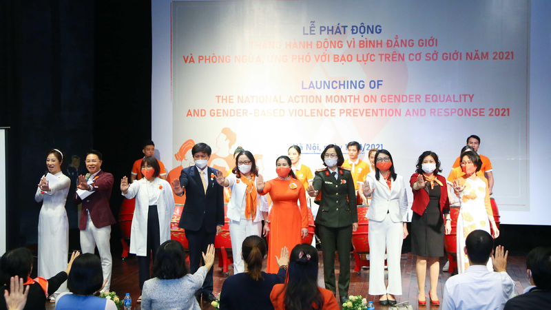 Các đại biểu thể hiện quyết tâm chung tay thúc đẩy bình đẳng giới và phòng ngừa, ứng phó mọi hình thức phân biệt đối xử và bạo lực trên cơ sở giới.