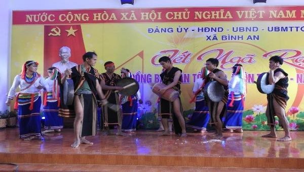 Về với đồng báo Cor ăn Tết Ngã Rạ