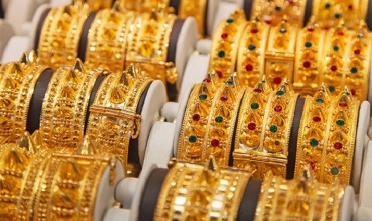 Vàng thế giới tăng vọt, thu hẹp khoảng cách với vàng trong nước