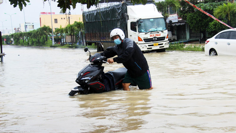 Mưa lũ kéo dài đã gây ngập nhiều nơi tại Bình Định.