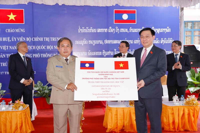 Chủ tịch Quốc hội thăm mảnh đất giàu truyền thống cách mạng ở cực Nam của Lào ảnh 1
