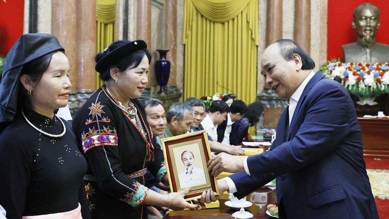 Chăm lo xây dựng đội ngũ cán bộ, người có uy tín là đồng bào dân tộc thiểu số ảnh 1