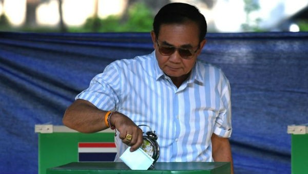 Thủ tướng Thái Lan Prayuth Chan-O-Cha đi bỏ phiếu bầu cử ngày 24/3.