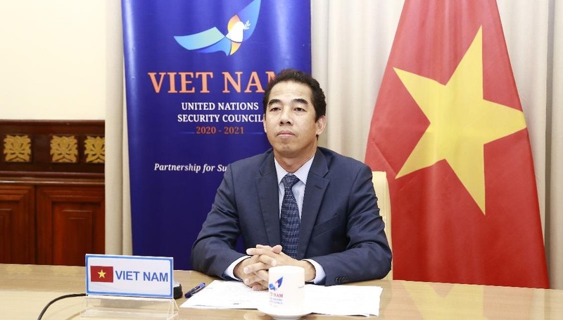 Thứ trưởng Tô Anh Dũng dự cuộc thảo luận.