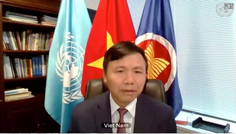 Đại sứ Đặng Đình Quý dự phiên họp.